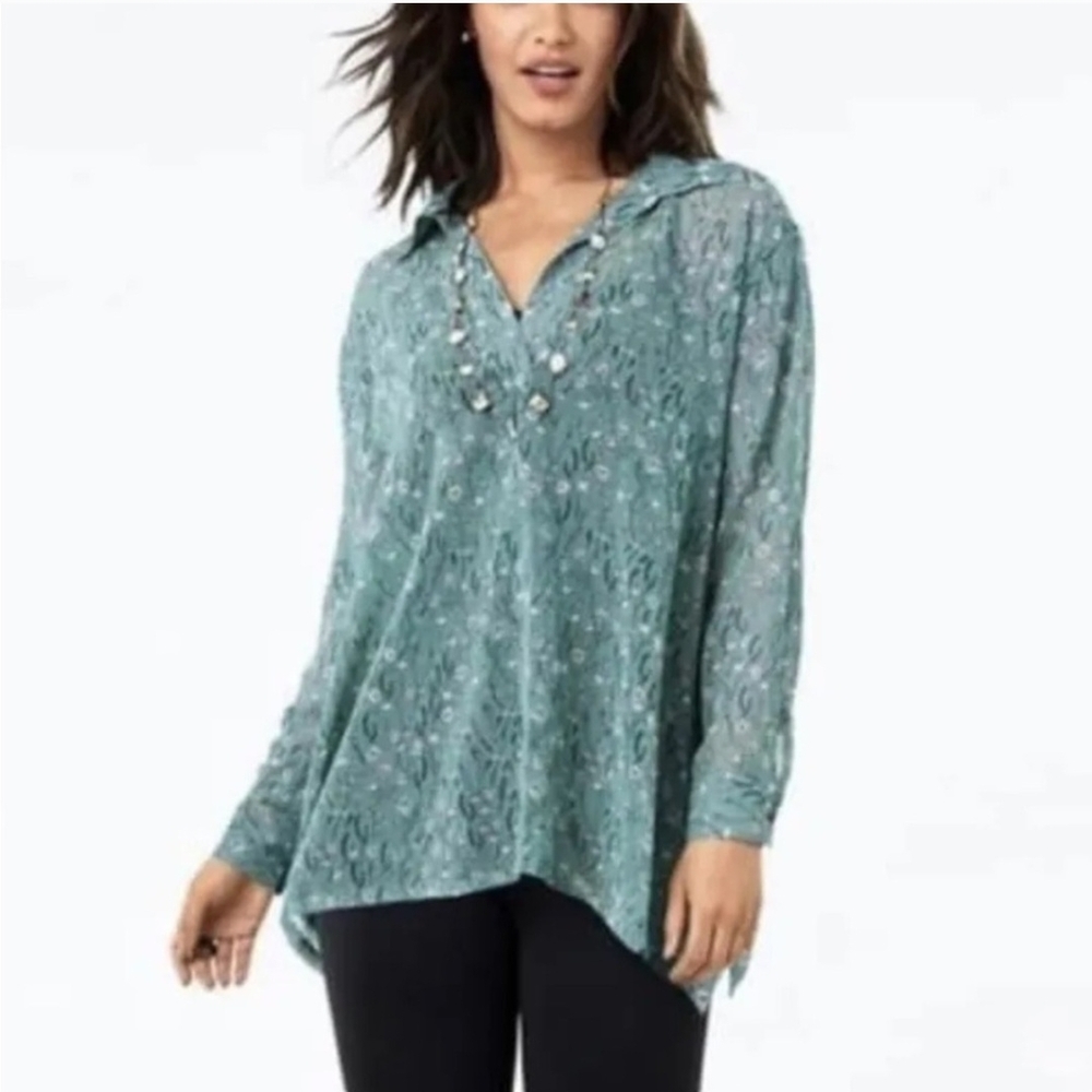 CAbi Women's Green Patterned Top